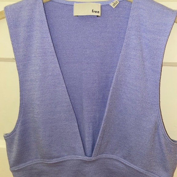 Aritzia/Babaton cropped plunge neck top - Picture 2 of 4